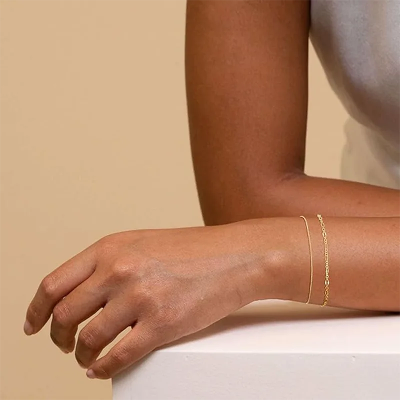 Bracelets dorés pour adolescentes
